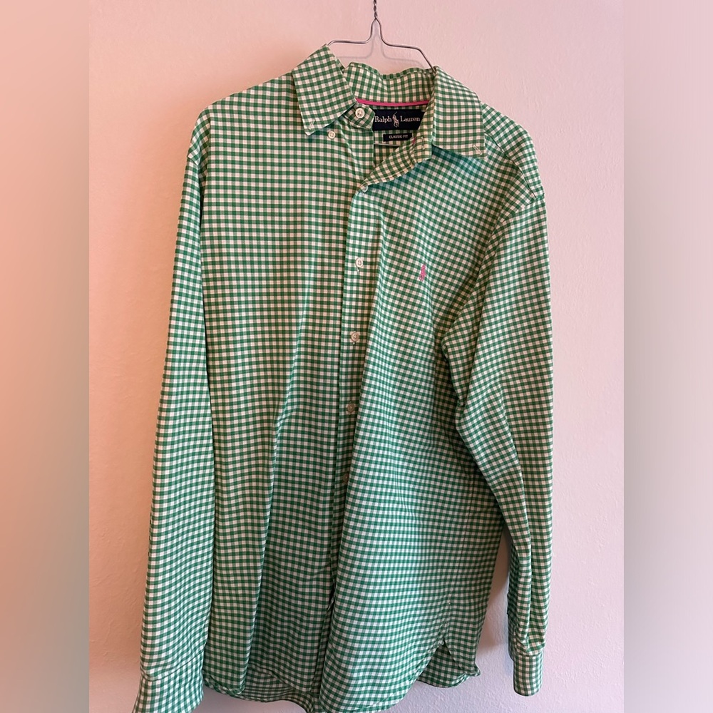 Nice Ralph Lauren button down shirt. Long sleeve size M